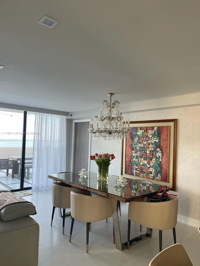 Building Photo - 540 Brickell Key Dr