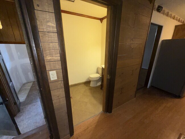 Foto del edificio - "Charming 2-Bed Home with Spacious 1700 Sq Ft Layout, FENCED yard!"