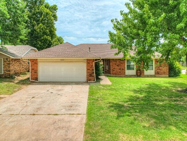 Foto del edificio - Updated 4-Bedroom Home with Spacious Layou...