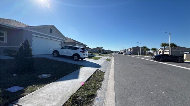 Foto del edificio - 3340 Pine Lily Ave