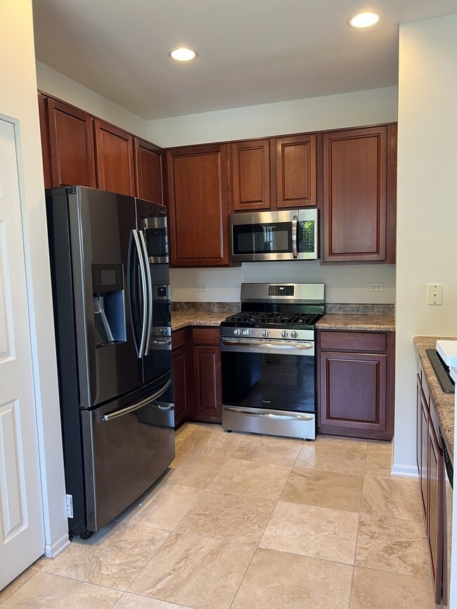 Building Photo - 24117 Walnut Cir