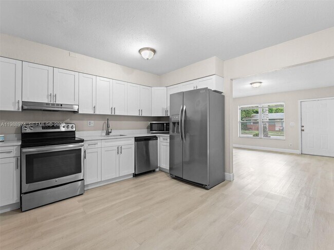 Foto del edificio - 5880 NW 19th St