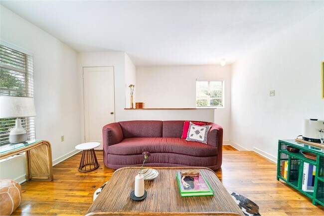 Foto del edificio - 1401 Ashwood Rd