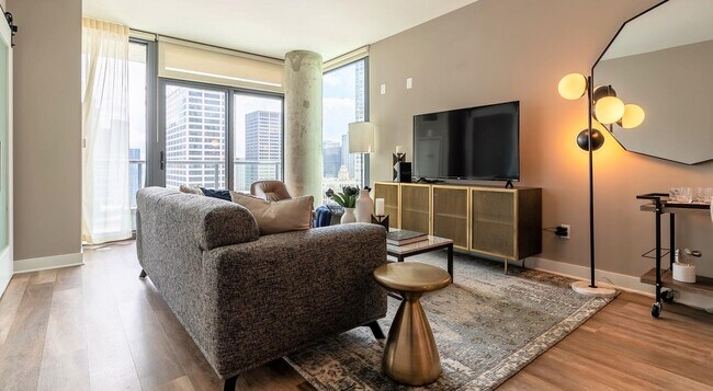 Foto del edificio - 515 N State St