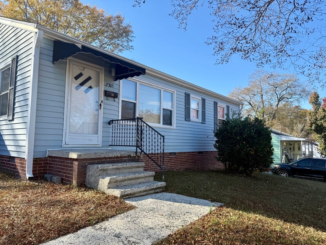 Primary Photo - Three bedroom, 1.5 bath house in Burlington