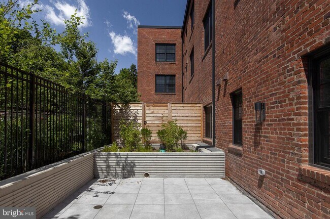 Building Photo - 1813 35th St NW