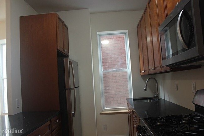 Building Photo - 2 br, 1 bath Apartment - 71 Driggs Avenue 3R