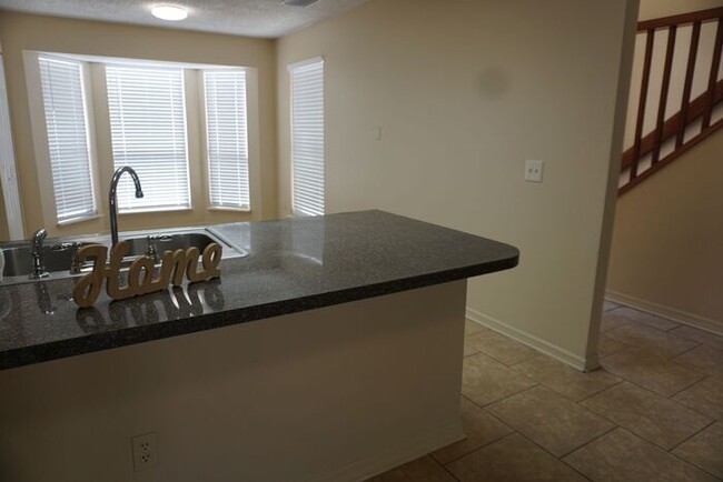 Foto del edificio - 3 bedroom Westside townhome