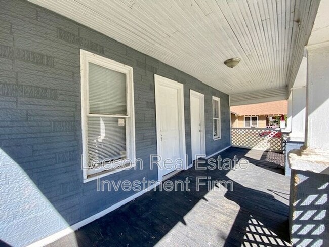 Building Photo - 262 E 68th St