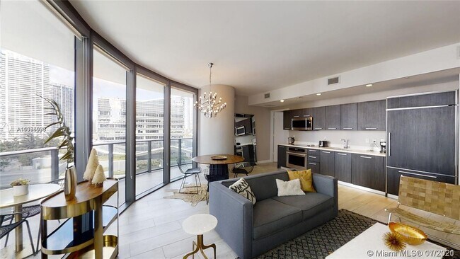 Foto del edificio - 45 SW 9th St