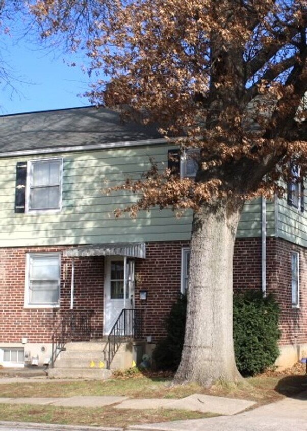 Primary Photo - 889 Tioga St