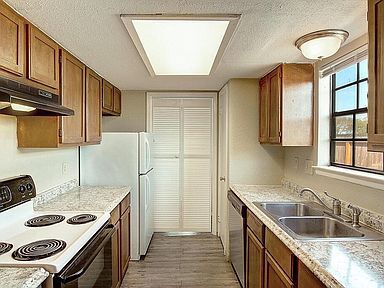 Building Photo - 2314 Capitan Dr