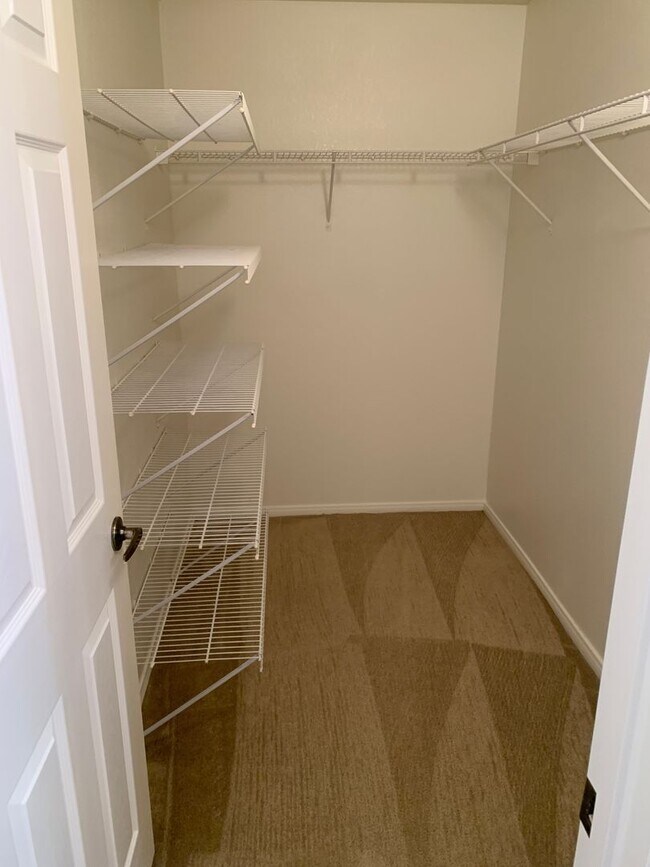 Foto del edificio - 2 bed/2bath condo with attached garage in ...