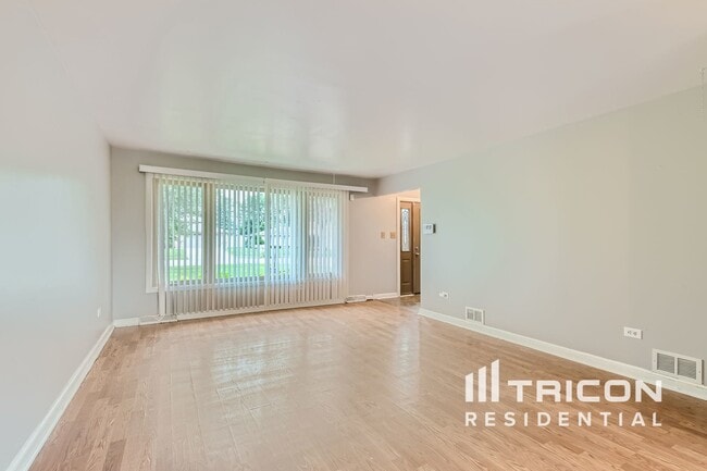Building Photo - 14353 S Glen Dr W