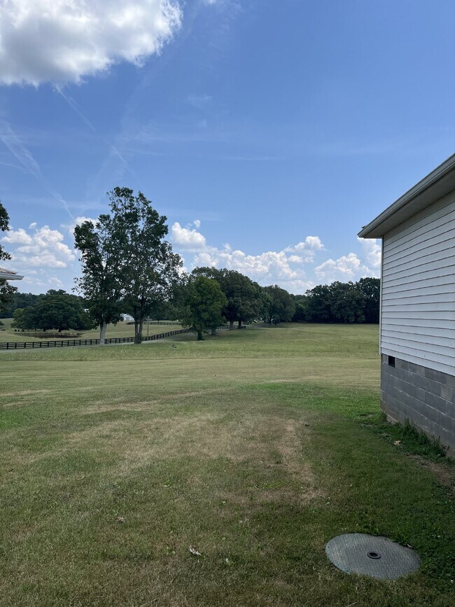 Building Photo - 7129 Deer Ridge Rd