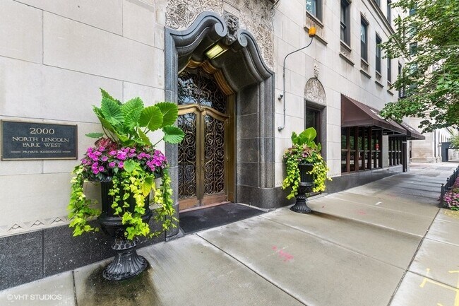 Foto del edificio - 2000 N Lincoln Park W