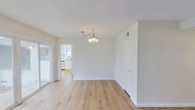 Building Photo - Newly Renovated 3 Bedroom, 2 Bathroom Hous...