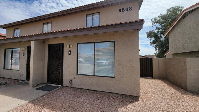 Foto del edificio - 6203 E Glencove St