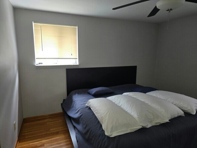 Foto del edificio - 205 Meadowlawn Rd