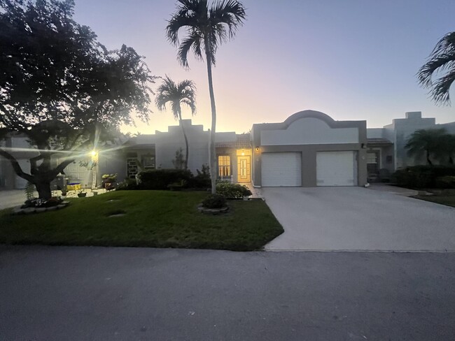 Foto del edificio - 18801 Jolson Ave