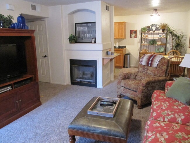 Building Photo - "2-Bedroom Condo Retreat in Saint George -...