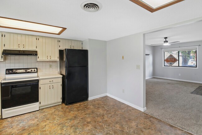 Building Photo - 1203 Dean Dr