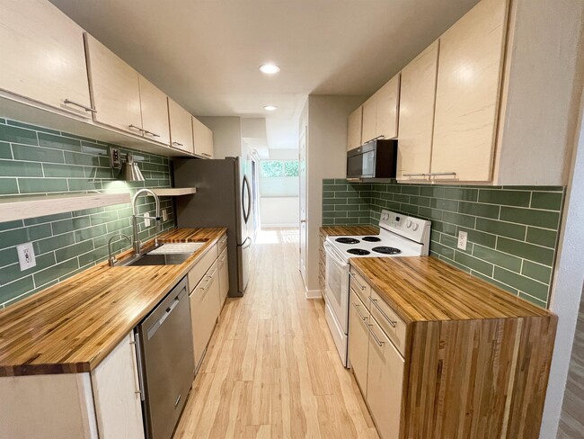 Building Photo - 955 Essex Ct Way