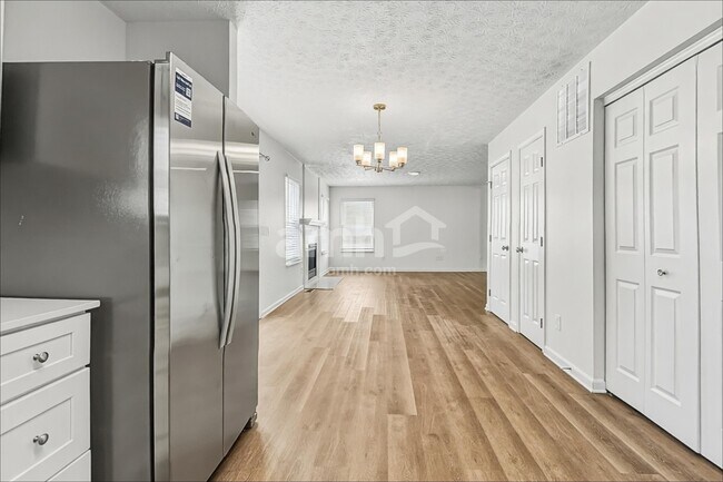 Foto del edificio - 2044 Woodmere Ct