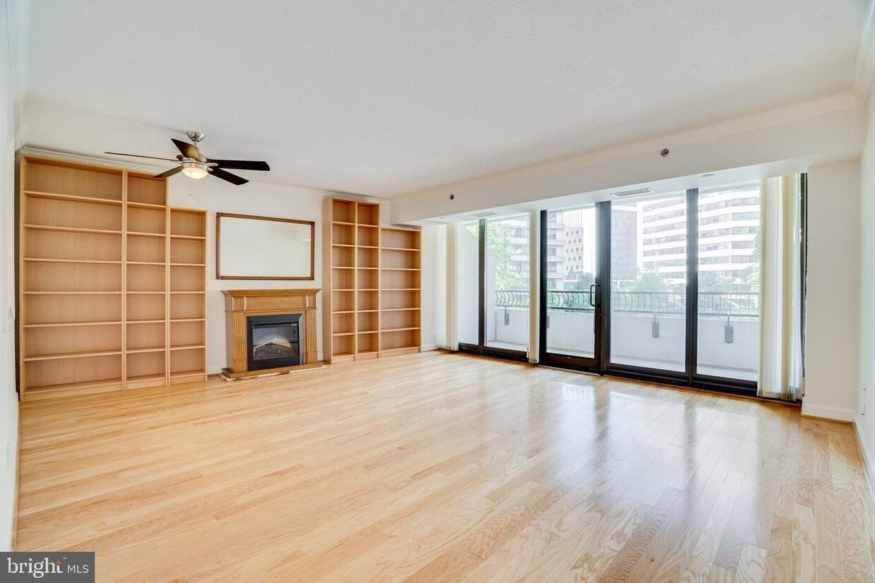 Living room - 1200 Crystal Dr