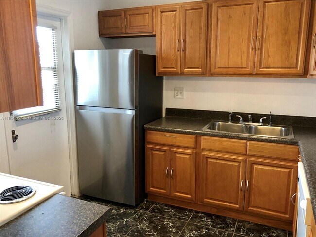Foto del edificio - 8121 SW 24th Ct
