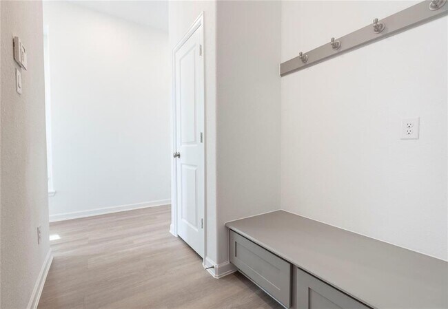 Foto del edificio - 4059 Champlain Wy