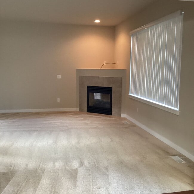 Building Photo - Modern Comfort & Timeless Style in the Heart of Lynnwood