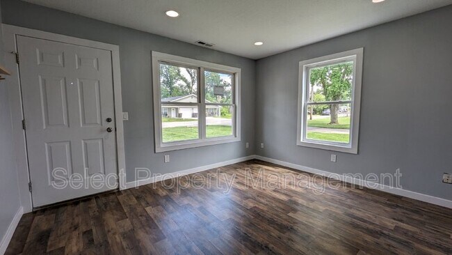 Foto del edificio - 4808 Tyrone Rd