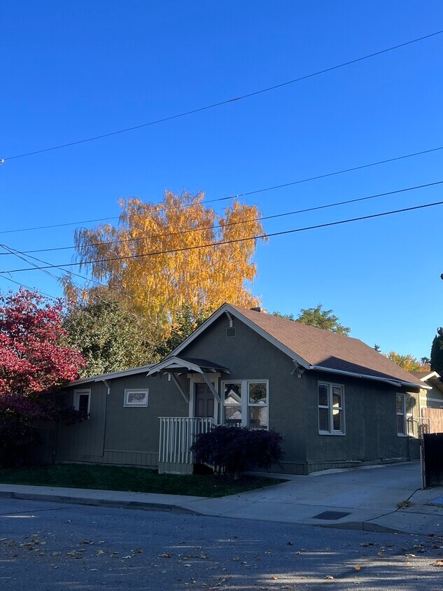 1227 4th St, Wenatchee, WA 98801 House Rental in Wenatchee, WA