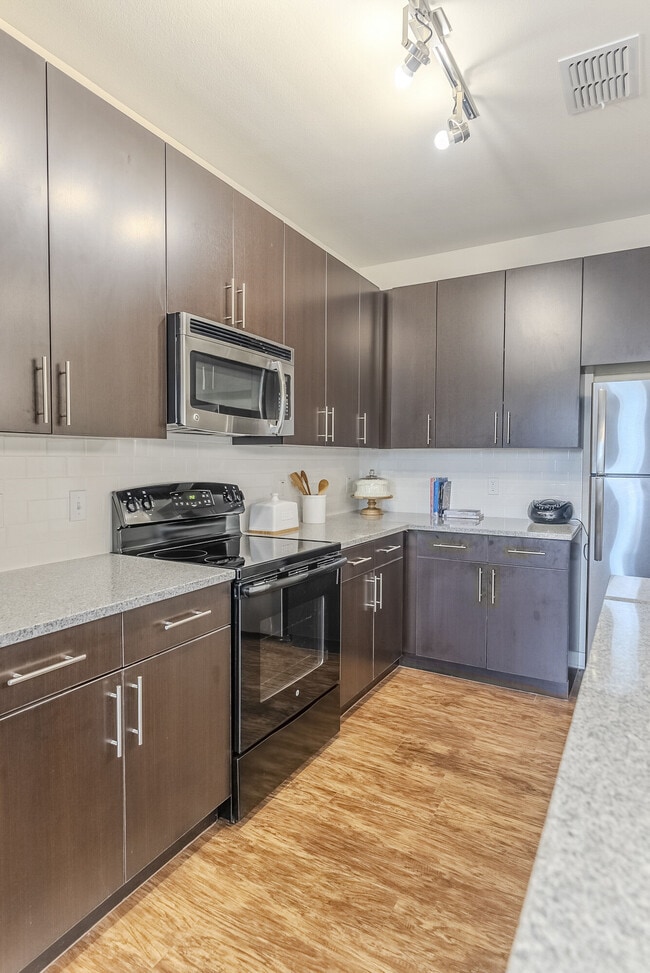 Building Photo - Edge at 1702