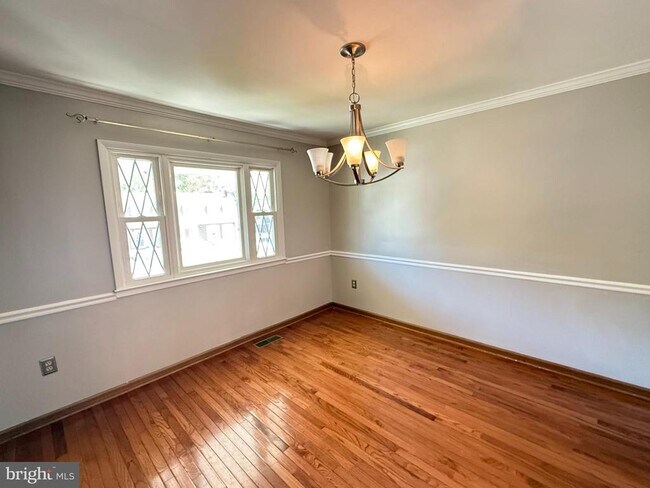 Building Photo - 5555 Neddleton Ave