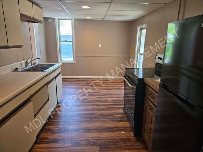 Building Photo - 401 Litchfield St