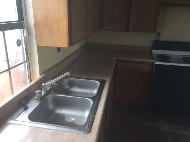 Building Photo - Historic Home! - $290 Month / $800 Down