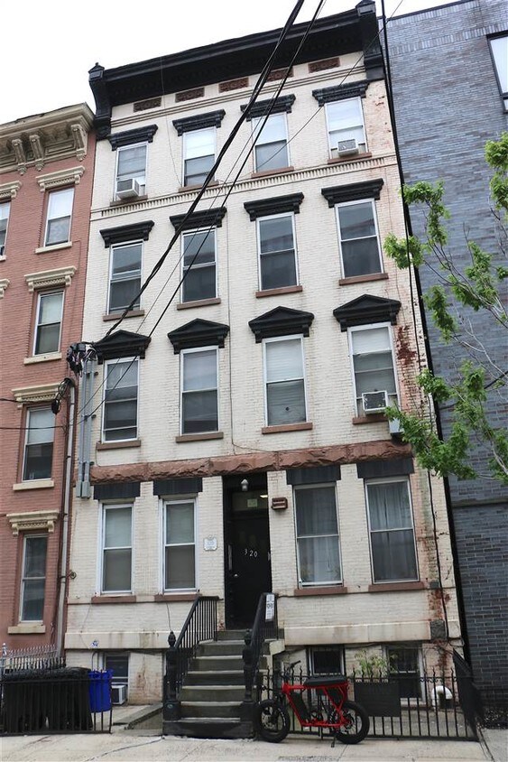 Primary Photo - 320 Jefferson St