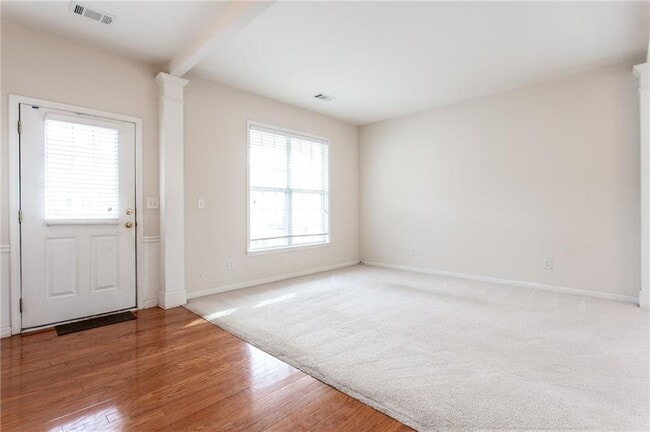 Foto del edificio - 910 Wendlebury Ct