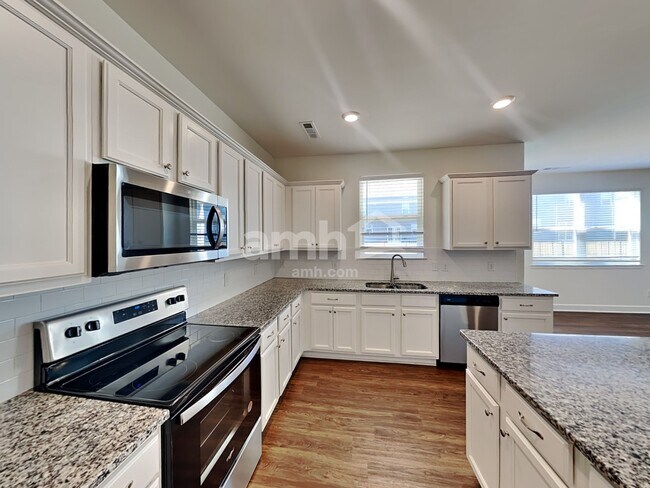 Foto del edificio - 5240 Maxwell Rd