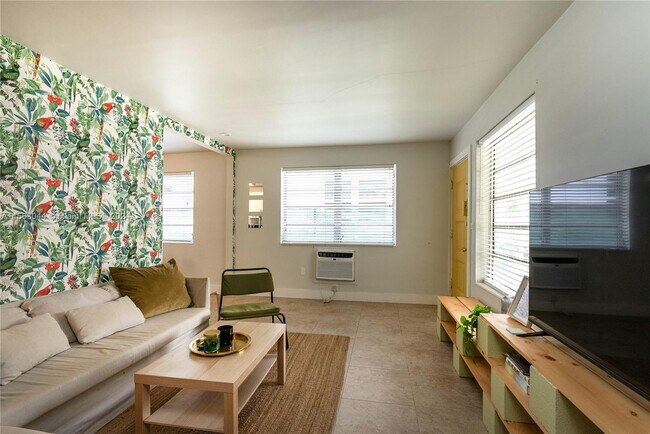 Building Photo - 320 NE 55th Terrace