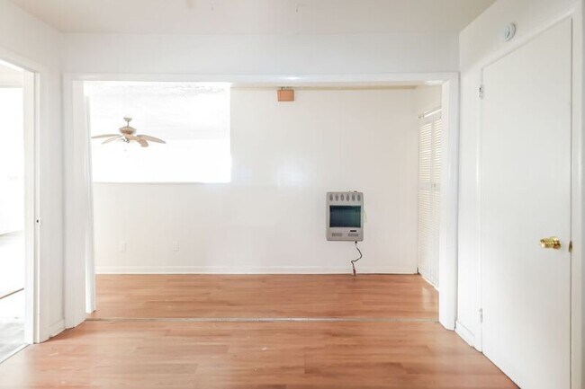 Building Photo - 1549 Elm St SW
