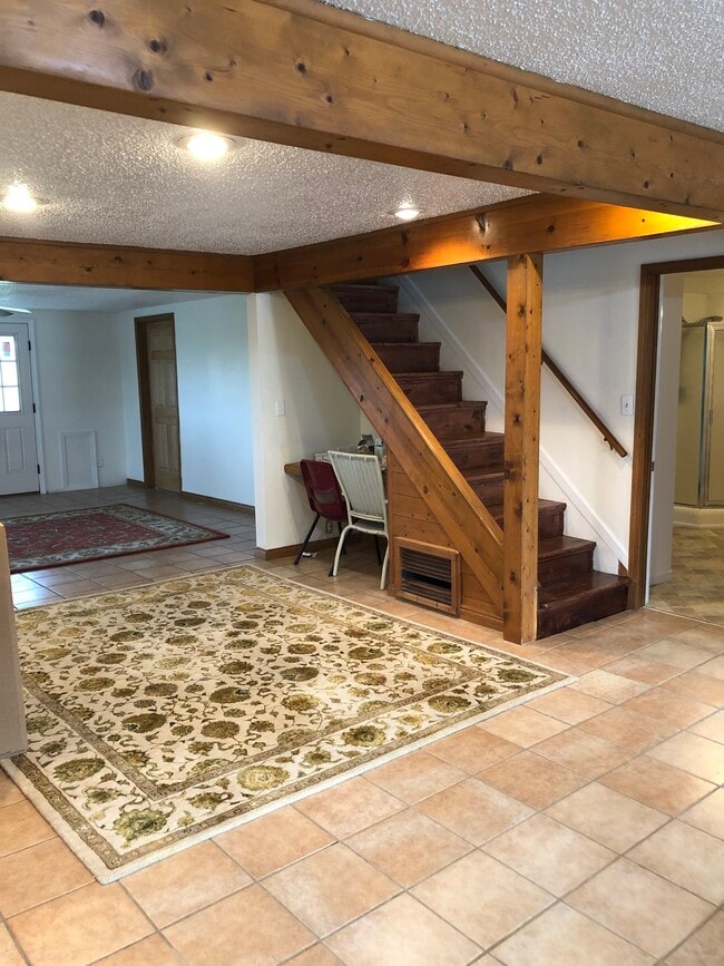 Built in desk - 115 117 Center Point Rd