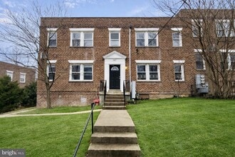 Building Photo - 2621 30th St SE