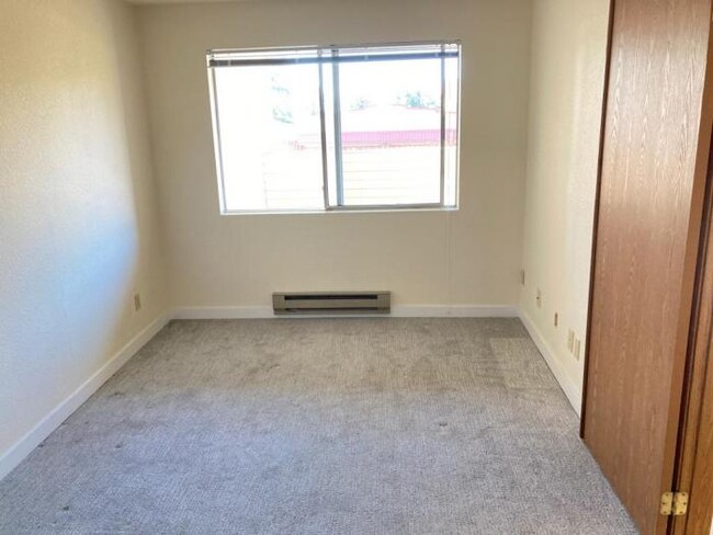 Building Photo - 1 bedroom in Seattle WA 98133