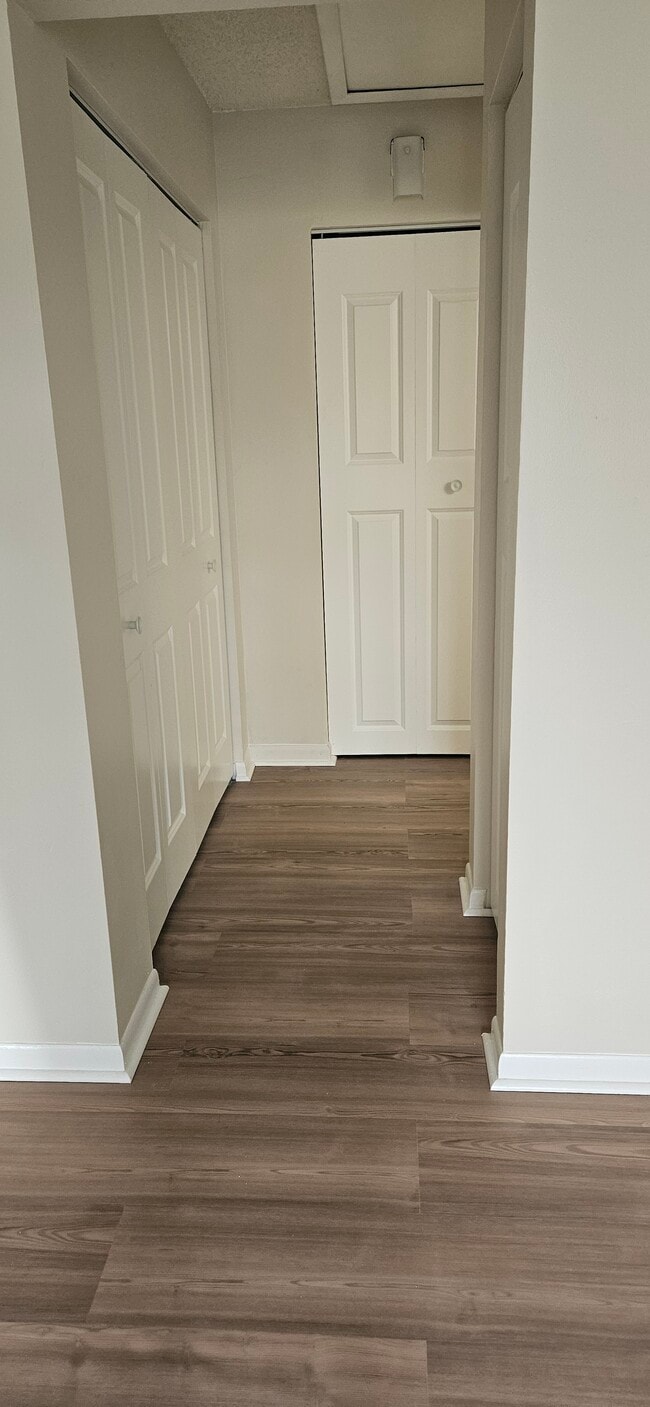 2 armarios y un armario para ropa blanca - 1108 Green Pine Blvd