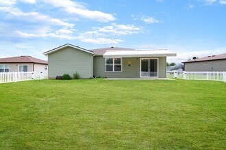 Building Photo - 170 Travis St