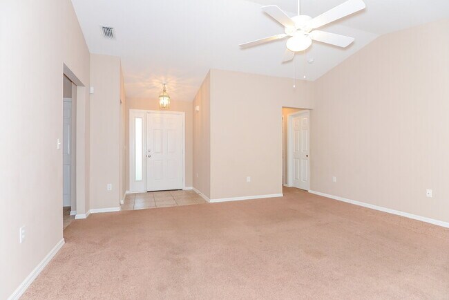 Foto del edificio - 4638 Breezy Pines Blvd