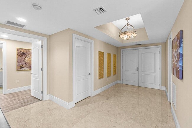 Building Photo - 200 E Palmetto Park Rd